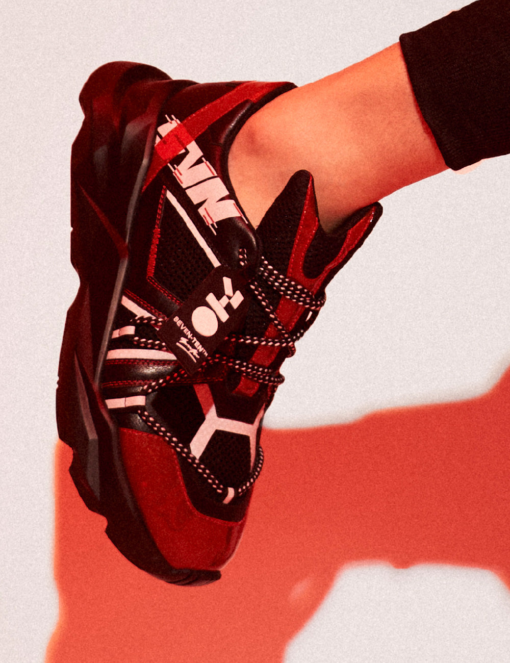 722 black red graphic chunky sneaker